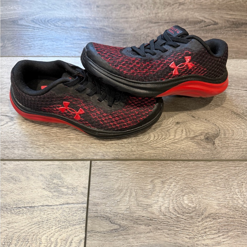 Under Armour Black and Red Running Shoes (1K)